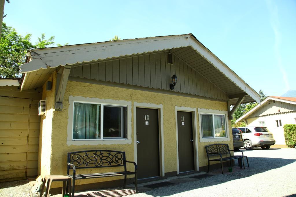 Swiss Chalets Motel Hope Exterior foto